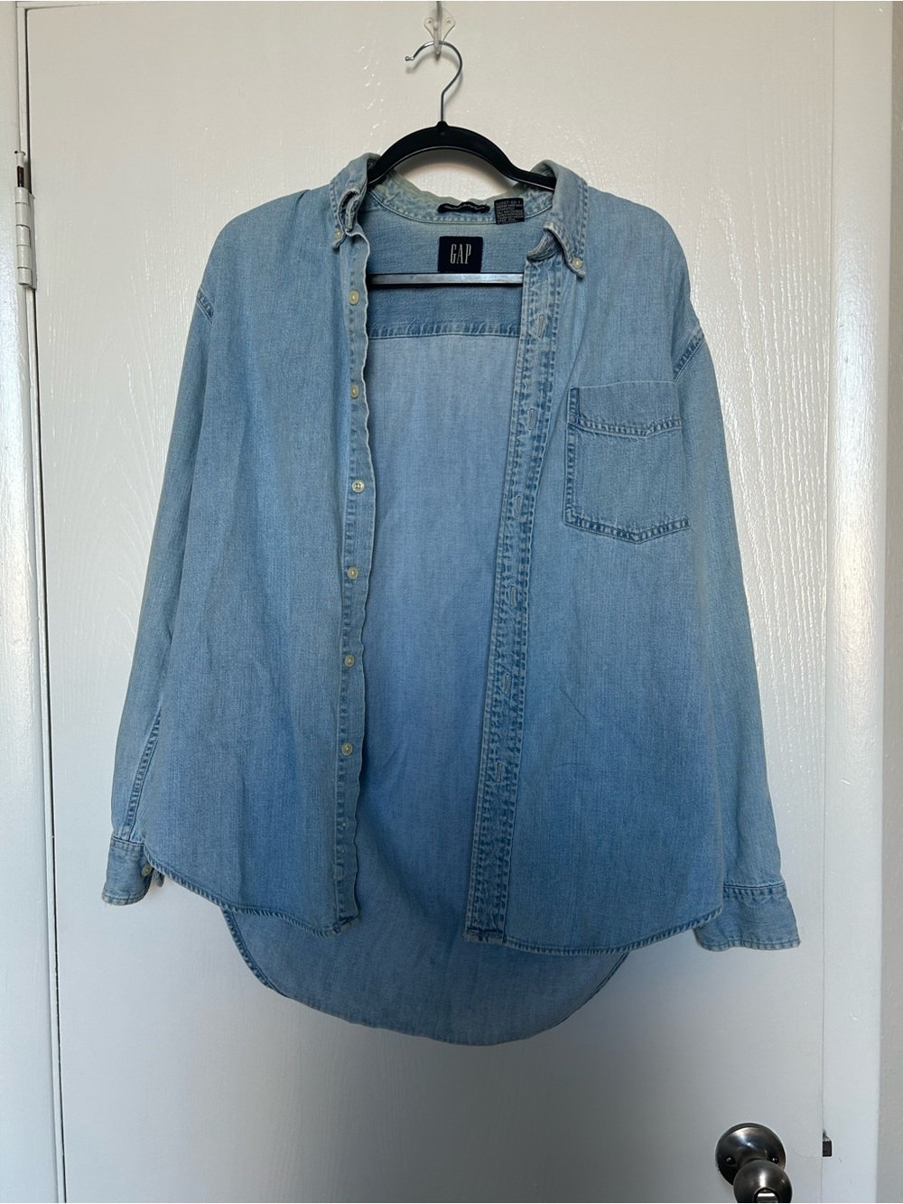GAP Classic Denim Shirt Blue Button Down Size Small